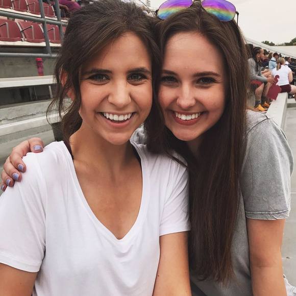 Meet your Posher, Caroline - Picture 1 of 1